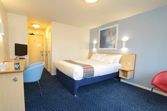 Travelodge Reading Whitley Стая снимка