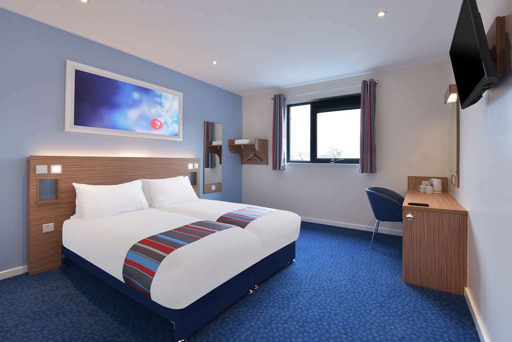 Travelodge Reading Whitley Стая снимка