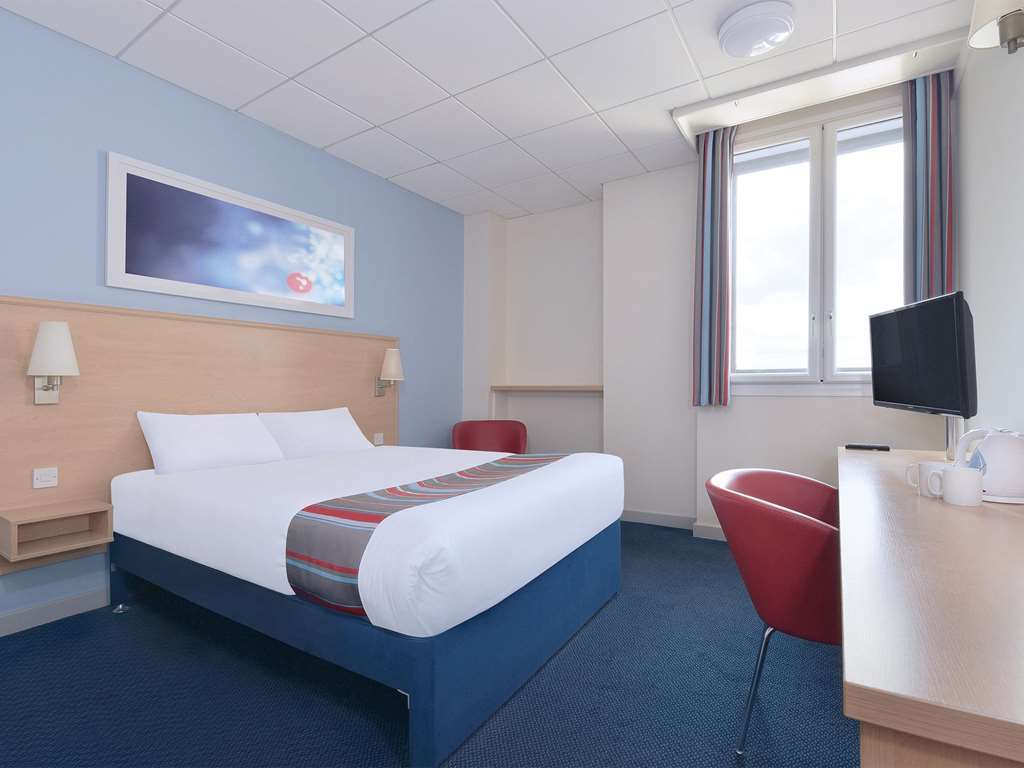Travelodge Reading Whitley Стая снимка