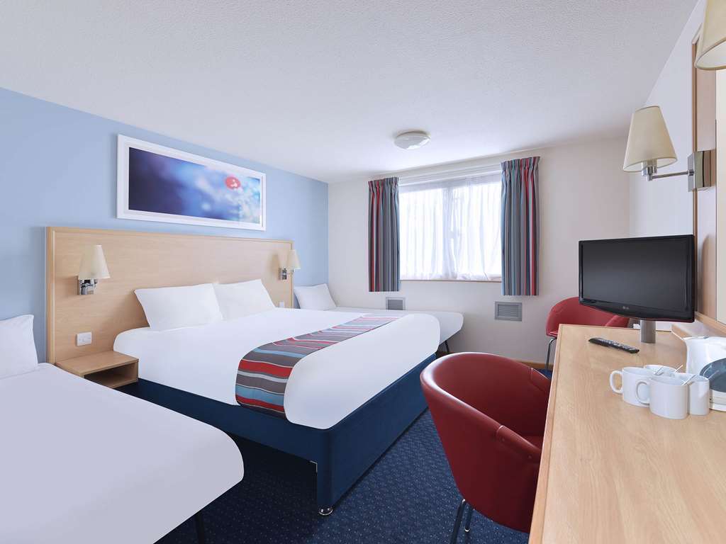 Travelodge Reading Whitley Стая снимка