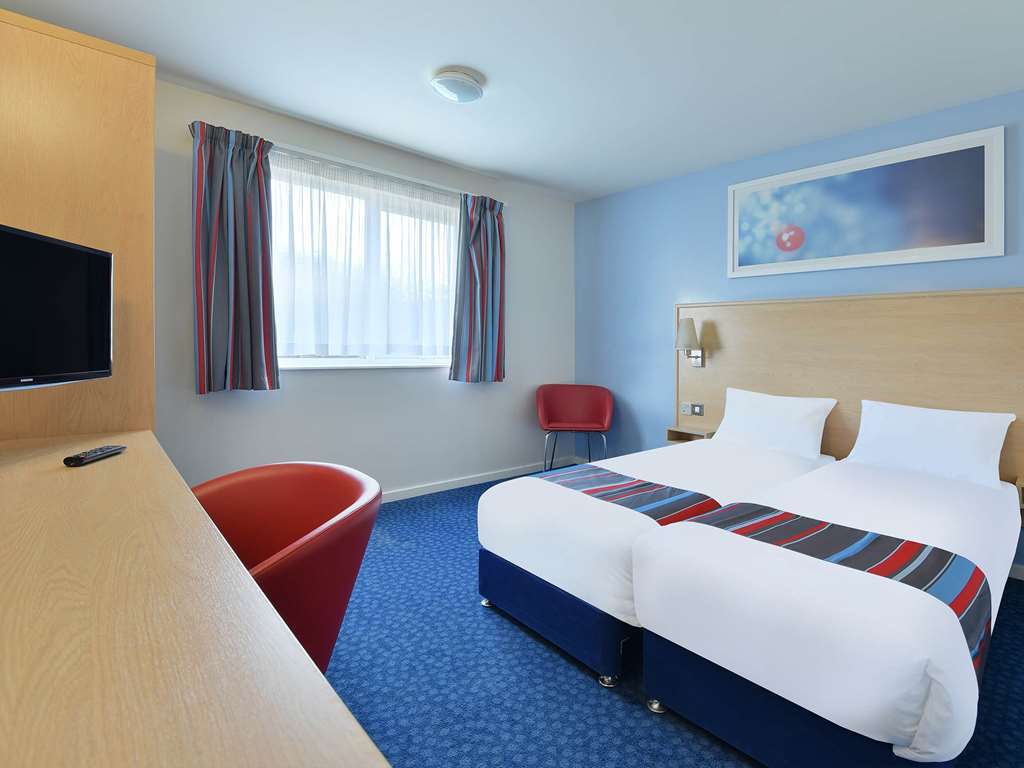 Travelodge Reading Whitley Стая снимка